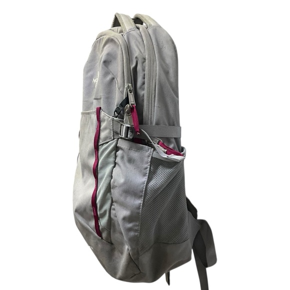 🎒 The North Face‎ “Pivoter” Backpack – Gray w/ Magenta Trim - Picture 3 of 7